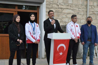 ŞAMPİYON ÖZGEN’E KARŞILAMA TÖRENİ