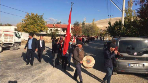 KIZILCADAĞ İLKOKULUNDAN DAVULLU ZURNALI KUTLAMA