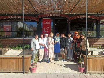 SAADETLİ KADINLARDAN ANLAMLI KAHVALTI