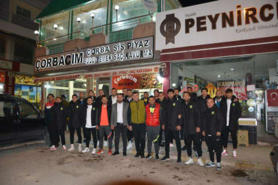BAŞKAN ADAYI KURTOĞLU’NDAN SPORCULARA YEMEK