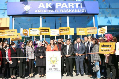 AK KADINLAR "KADINA ŞİDDETE HAYIR" DEDİ