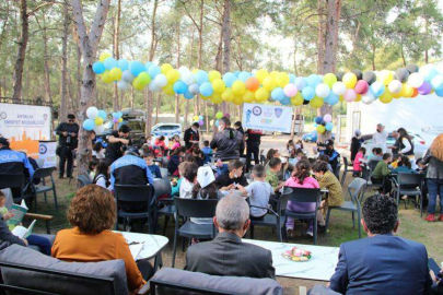 KORKUTELİ’NDE POLİSLER ÖĞRENCİLERLE KİTAP OKUDU   