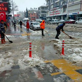 BÜYÜKŞEHİRDEN KAR MESAİSİ 