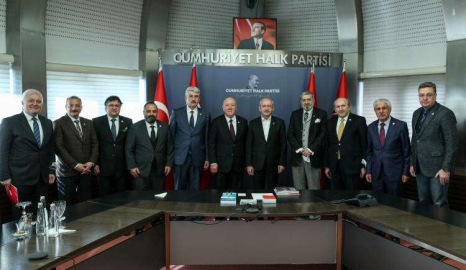  TGK, MEDYANIN SORUNLARI RAPORUNU KILIÇDAROĞLU’NA SUNDU
