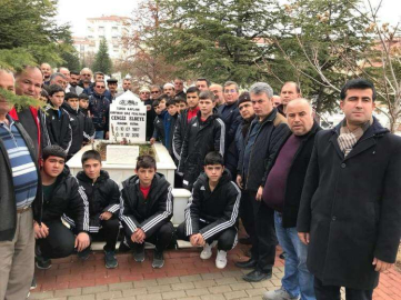 CENGİZ ELBEYE MEZARI BAŞINDA ANILACAK