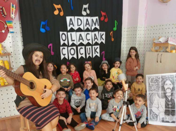 ANAOKULU ÖĞRENCİLERİ BARIŞ MANÇO’YU ANDI 