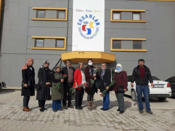 İYİ PARTİ’DEN KADINLAR GÜNÜ ZİYARETİ