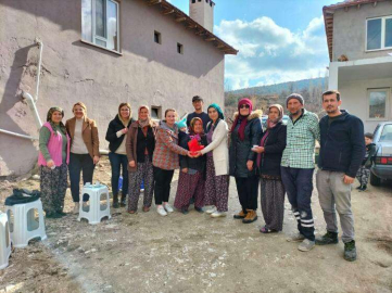 CHP’DEN KADINLAR GÜNÜNDE EMEKÇİ KADINLARA ZİYARET