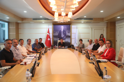 Başkan Böcek, Deprem Master Planı’nı  Büyükşehir meclis grup başkanlarına anlattı
