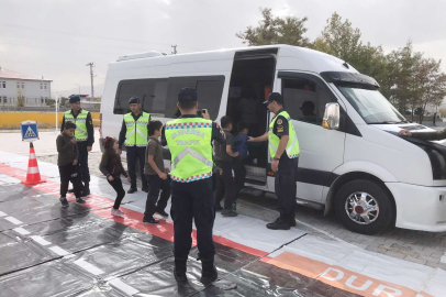 Jandarmadan Öğrencilere Trafik Eğitimi