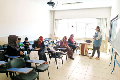 Korkuteli'de Okuma Yazma Kursları Devam Ediyor