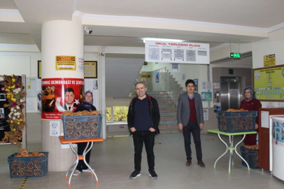Hayırseverden Cadıl’dan simit ikramı