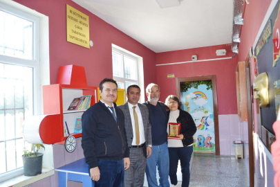 Hayırseverden okula kütüphane bağışı