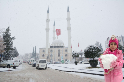 Korkuteli Beyaza Büründü