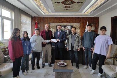 Cumhuriyet Ortaokulu Öğrencilerinden Anlamlı Bağış