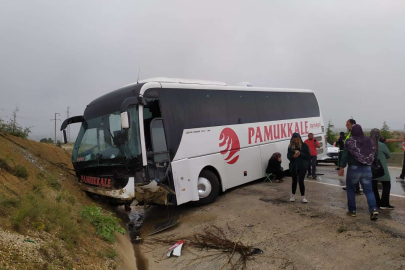 Korkuteli’de  yoldan çıkan otobüs toprak yığınına çarptı: 10 yaralı
