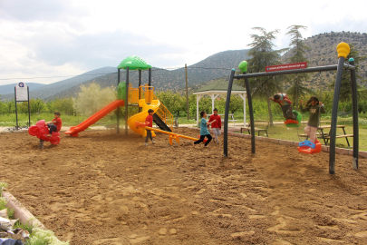 Büyükşehir’den Korkuteli Tatköy’e oyun parkı
