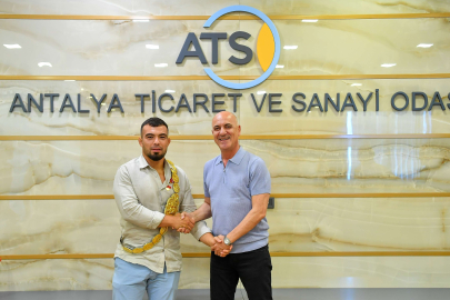 Başkan Ali Bahar’dan başpehlivana ‘El ense’