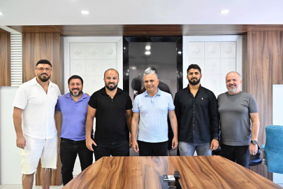 Başkan Uysal Başpehlivanlarla bir arada