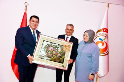 Malatya Valisi olarak atanan Ersin Yazıcı protokolle vedalaştı