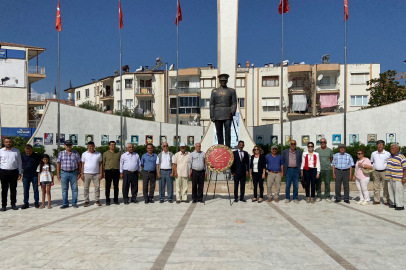 CHP'den 100. Yılında Çelenk Sunumu
