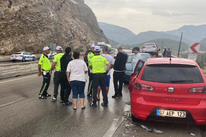 Korkuteli’de 5 araçlı zincirleme kaza