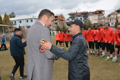Başkan Caran Korkuteli Belediyespor Antrenmanını Ziyaret Etti