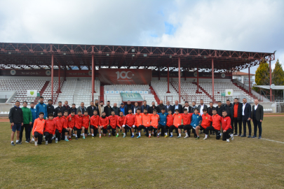 Önal, Korkuteli Belediyespor Antrenmanını Ziyaret Etti