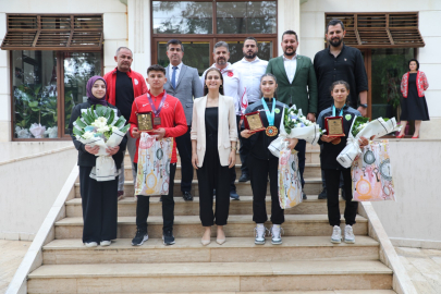 Başarılı Sporcular Protokolü Ziyaret Ettiler