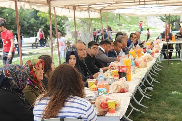 Karakoyun ve yönetimi 1 Mayıs kutlamalarına katıldı