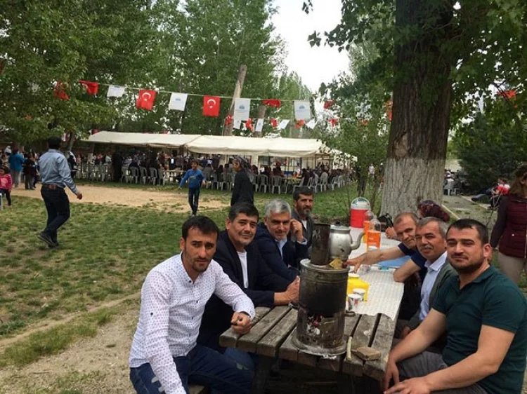 Korkutelispor 1 Mayıs’ı kutladı