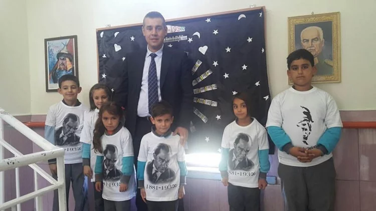 Belediye Atatürk resimli Tişört dağıttı