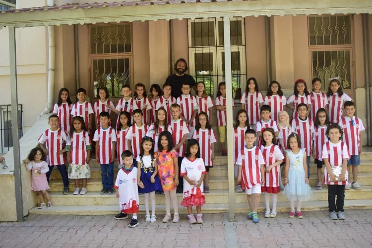 Antalyaspor’dan Öğrencilere Forma Sürprizi