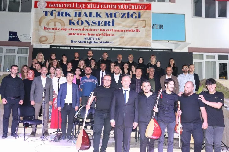 Öğretmenlerden Türkü Şöleni